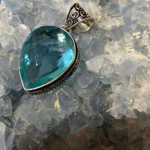 🎀 B. 3.5 CM Beautiful Blue Faux Crystal Pendant